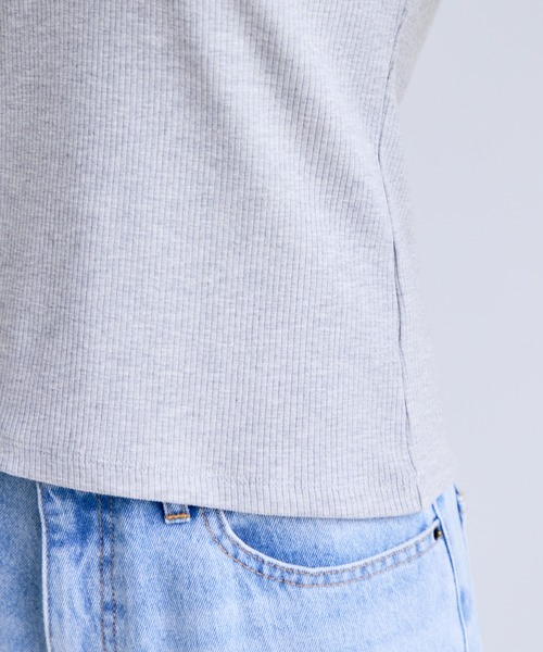 VIS(ビス)の「レーストリムVネックTシャツ/汗ジミ加工(Tシャツ/カットソー・レディース・ブラック/オフホワイト/ライトグレー・FREE)」の9枚目の写真