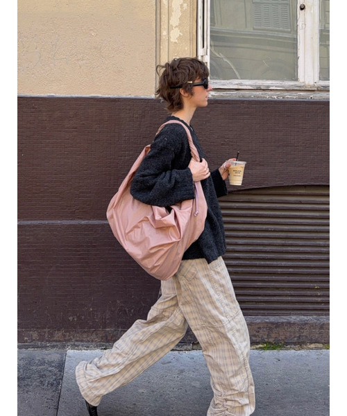 ACOC(アコック)の「Glossy Large Tangle Twist Bag_Ash Pink(ショルダーバッグ・レディース・その他・FREE)」の1枚目の写真