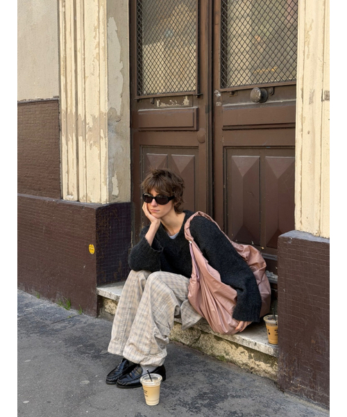 ACOC(アコック)の「Glossy Large Tangle Twist Bag_Ash Pink(ショルダーバッグ・レディース・その他・FREE)」の3枚目の写真