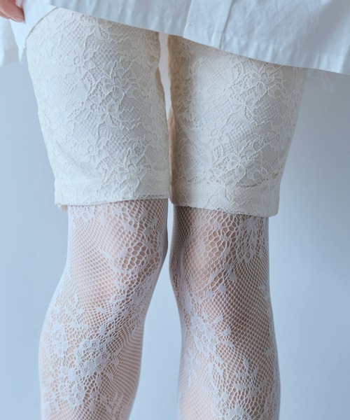 flaeu(フラユ)の「Floral Lace Biker Shorts(その他パンツ・レディース・アイボリー/ブラック・FREE)」の3枚目の写真