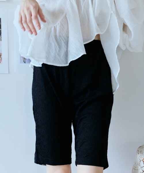 flaeu(フラユ)の「Floral Lace Biker Shorts(その他パンツ・レディース・アイボリー/ブラック・FREE)」の11枚目の写真
