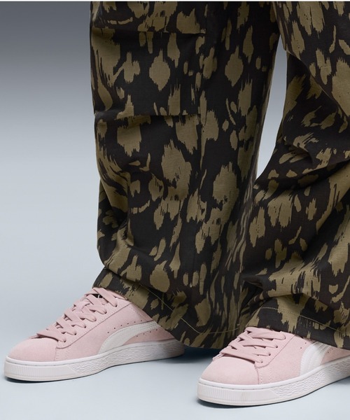 PUMA(プーマ)の「PUMA プーマ ユニセックス スウェード クラシック スニーカー(スニーカー・メンズ・レッド/ネイビー/ブラック×ホワイト/スモークピンク/ミント/ダークブラウン系/オレンジ/ブラック・26.0cm/27.0cm/25.5cm/24.0cm/24.5cm/23.0cm/23.5cm/25.0cm/26.5cm/22.5cm/27.5cm/28.0cm/28.5cm/29.0cm/30.0cm/22.0cm)」の6枚目の写真