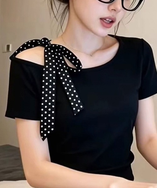 Girly Doll(ガーリードール)の「ドットリボンアシメショルダーカットソー(Tシャツ/カットソー・レディース・ブラック・L/M)」の5枚目の写真