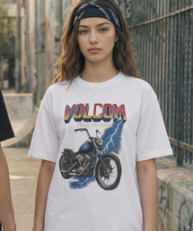 VOLCOM（ボルコム）の「サンダーライダーズ オーバーサイズ 半袖Tシャツ（ホワイト）（Tシャツ/カットソー）」