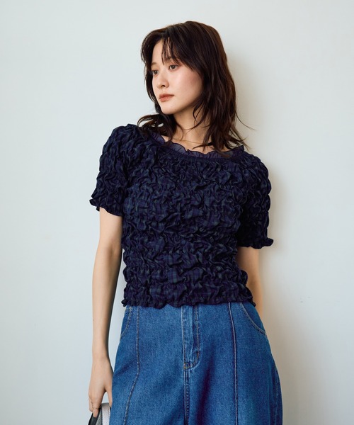 YECCA VECCA(イェッカヴェッカ)の「2wayチェック柄シャーリングブラウス(シャツ/ブラウス・レディース・ネイビー/アイボリー・FREE)」の1枚目の写真