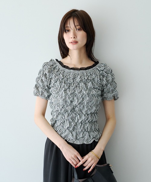 YECCA VECCA(イェッカヴェッカ)の「2wayチェック柄シャーリングブラウス(シャツ/ブラウス・レディース・ネイビー/アイボリー・FREE)」の2枚目の写真
