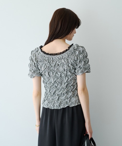 YECCA VECCA(イェッカヴェッカ)の「2wayチェック柄シャーリングブラウス(シャツ/ブラウス・レディース・ネイビー/アイボリー・FREE)」の8枚目の写真