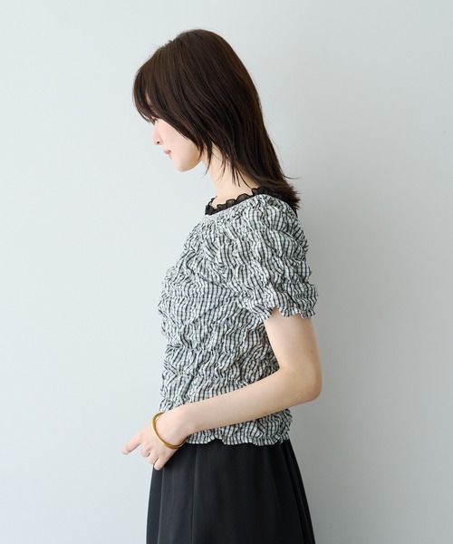YECCA VECCA(イェッカヴェッカ)の「2wayチェック柄シャーリングブラウス(シャツ/ブラウス・レディース・ネイビー/アイボリー・FREE)」の7枚目の写真