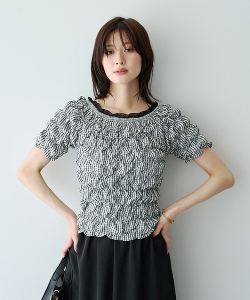 YECCA VECCA(イェッカヴェッカ)の「2wayチェック柄シャーリングブラウス(シャツ/ブラウス・レディース・ネイビー/アイボリー・FREE)」の3枚目の写真