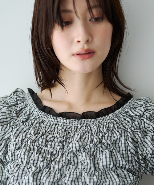 YECCA VECCA(イェッカヴェッカ)の「2wayチェック柄シャーリングブラウス(シャツ/ブラウス・レディース・ネイビー/アイボリー・FREE)」の9枚目の写真