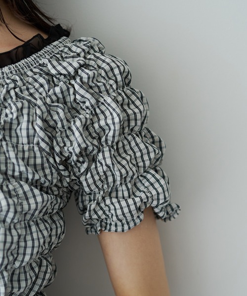 YECCA VECCA(イェッカヴェッカ)の「2wayチェック柄シャーリングブラウス(シャツ/ブラウス・レディース・ネイビー/アイボリー・FREE)」の10枚目の写真