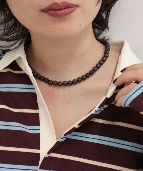 fredy emue（フレディエミュ）の「【＠suda_mame3企画】フックビーズネックレス（ネックレス・レディース・チャコールグレー・FREE）」の4枚目の写真