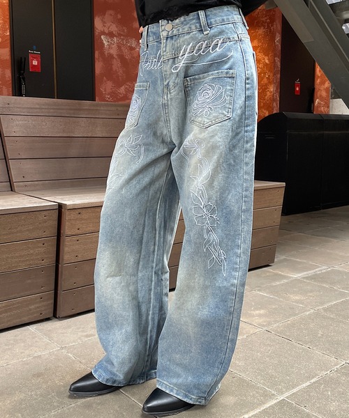 ROGER AND RAW(ロジャーアンドロウ)の「フラワー刺繍デニムワイドパンツ(デニムパンツ・レディース・ブルー・SMALL/MEDIUM)」の11枚目の写真
