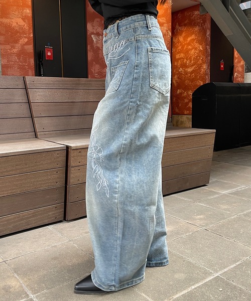 ROGER AND RAW(ロジャーアンドロウ)の「フラワー刺繍デニムワイドパンツ(デニムパンツ・レディース・ブルー・SMALL/MEDIUM)」の10枚目の写真