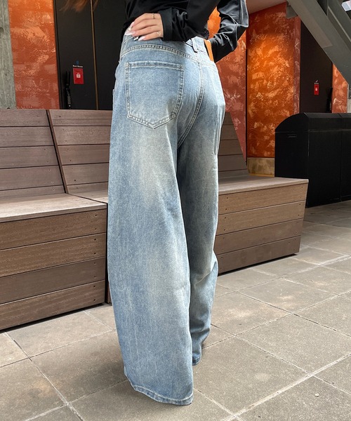 ROGER AND RAW(ロジャーアンドロウ)の「フラワー刺繍デニムワイドパンツ(デニムパンツ・レディース・ブルー・SMALL/MEDIUM)」の6枚目の写真
