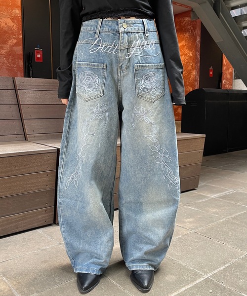 ROGER AND RAW(ロジャーアンドロウ)の「フラワー刺繍デニムワイドパンツ(デニムパンツ・レディース・ブルー・SMALL/MEDIUM)」の14枚目の写真