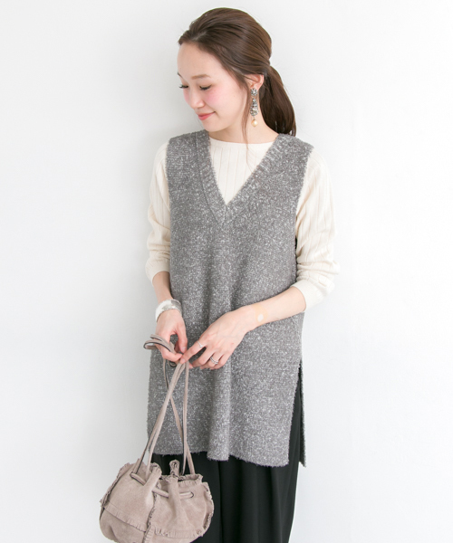 URBAN RESEARCH（アーバンリサーチ）の「UR ロングスリットベスト（ニット/セーター・レディース・ネイビー/グレー・FREE）」の2枚目の写真