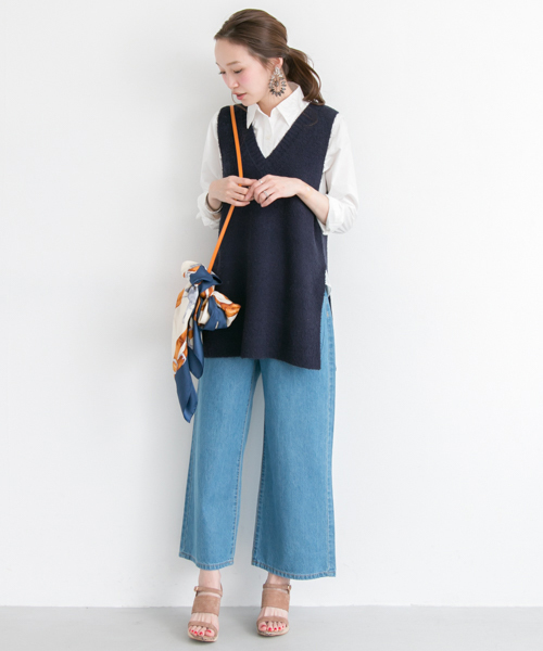 URBAN RESEARCH（アーバンリサーチ）の「UR ロングスリットベスト（ニット/セーター・レディース・ネイビー/グレー・FREE）」の4枚目の写真