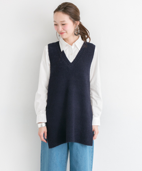 URBAN RESEARCH（アーバンリサーチ）の「UR ロングスリットベスト（ニット/セーター・レディース・ネイビー/グレー・FREE）」の5枚目の写真