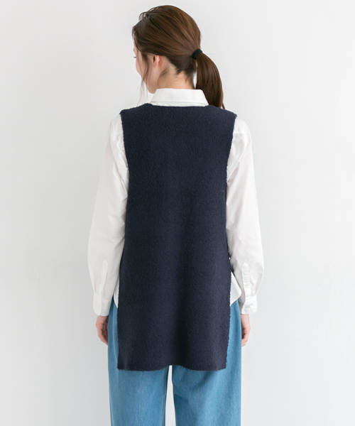 URBAN RESEARCH（アーバンリサーチ）の「UR ロングスリットベスト（ニット/セーター・レディース・ネイビー/グレー・FREE）」の7枚目の写真
