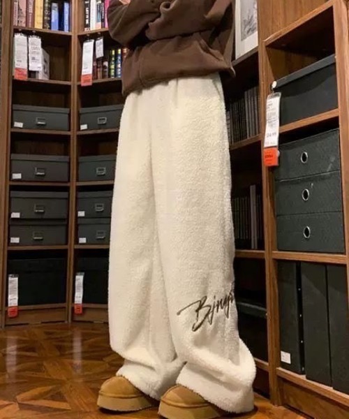 SHEPP（シープ）の「【26年秋冬新作】《起毛》ボア ワイド スウェットパンツ（スウェットパンツ・レディース・アイボリー/グレー/ブラック・M）」の5枚目の写真