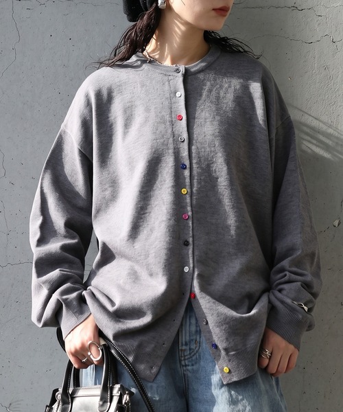 antiqua(アンティカ)の「マシュマロタッチ ニット カーディガン(ニット/セーター・レディース・ホワイト系その他/ブルー/ライム/ブラック/レッド/杢グレー/ピンク・P/R)」の3枚目の写真