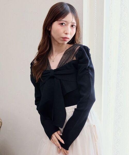 MAJESTIC LEGON(マジェスティックレゴン)の「デコルテシアーフロントリボンニット(ニット/セーター・レディース・グレー/ベージュ/ブラック/アイボリー・MEDIUM)」の1枚目の写真