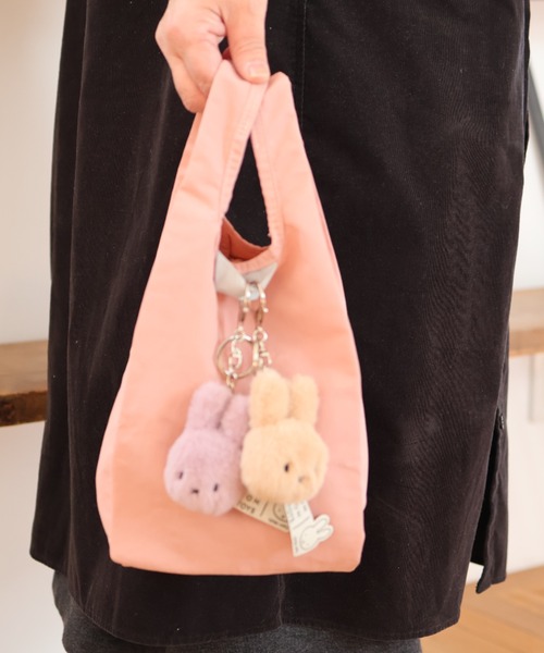 Dick Bruna(ディックブルーナ)の「BON TON TOYS NEW Miffy Keychain Fuzzy(キーホルダー・レディース・オフホワイト/ベージュ/グレー系その他/ラベンダー・FREE)」の3枚目の写真
