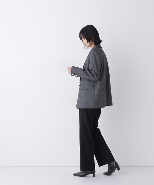 NATURAL BEAUTY BASIC（ナチュラルビューティーベーシック）の「〈ちょうどいい服〉立ち姿に自信が持てる洗練パンツ（その他パンツ・レディース・オフホワイト/チャコールグレー/ブラック・LARGE/MEDIUM/SMALL/X-SMALL）」の4枚目の写真