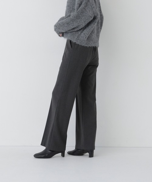 NATURAL BEAUTY BASIC（ナチュラルビューティーベーシック）の「〈ちょうどいい服〉立ち姿に自信が持てる洗練パンツ（その他パンツ・レディース・オフホワイト/チャコールグレー/ブラック・LARGE/MEDIUM/SMALL/X-SMALL）」の15枚目の写真