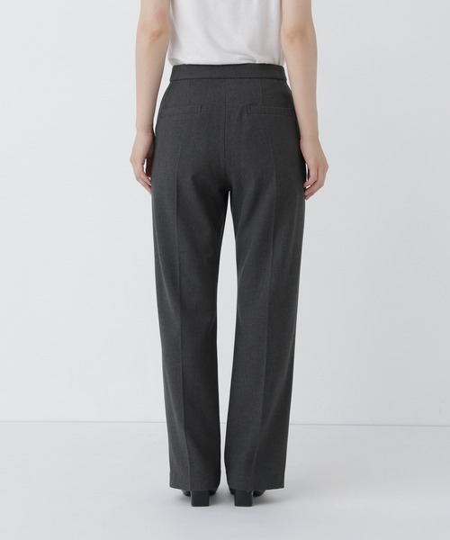 NATURAL BEAUTY BASIC（ナチュラルビューティーベーシック）の「〈ちょうどいい服〉立ち姿に自信が持てる洗練パンツ（その他パンツ・レディース・オフホワイト/チャコールグレー/ブラック・LARGE/MEDIUM/SMALL/X-SMALL）」の22枚目の写真