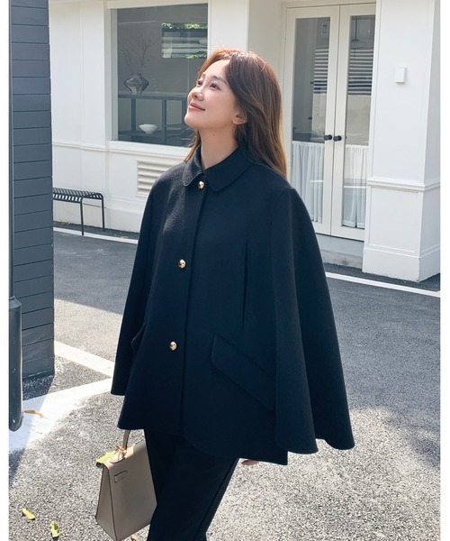 BIRTHDAY BASH(バースデイバッシュ)の「WOOL GOLD BUTTON 2WAY CAPE COAT(ウールゴールドボタン2WAYケープコート)(その他アウター・レディース・ブラック・FREE)」の2枚目の写真
