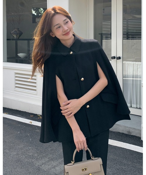 BIRTHDAY BASH(バースデイバッシュ)の「WOOL GOLD BUTTON 2WAY CAPE COAT(ウールゴールドボタン2WAYケープコート)(その他アウター・レディース・ブラック・FREE)」の3枚目の写真