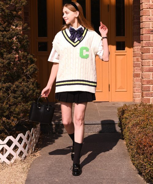 CONCEPTCOLLEGE（コンセプトカレッジ）の「ライトグリーン Cパッチ Vネック アイボリー ニットベスト [男女共用]（ベスト・メンズ・その他・FREE）」の5枚目の写真