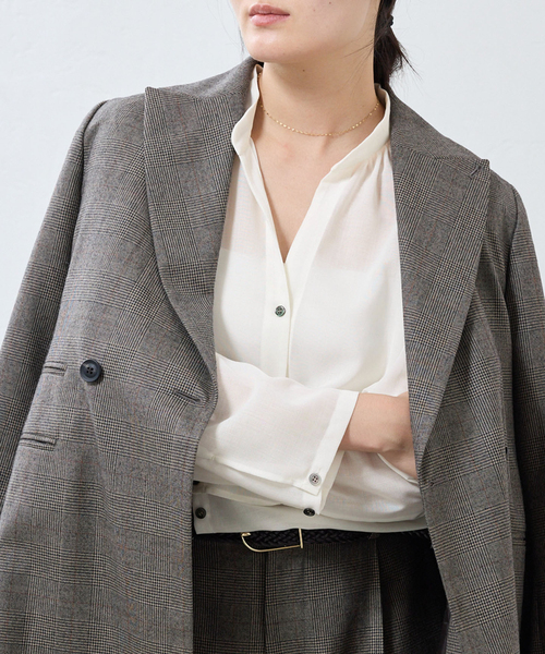 IENA（イエナ）の「TWボイルギャザーブラウス（シャツ/ブラウス・レディース・チャコールグレー/ワインレッド/アイボリー・FREE）」の2枚目の写真