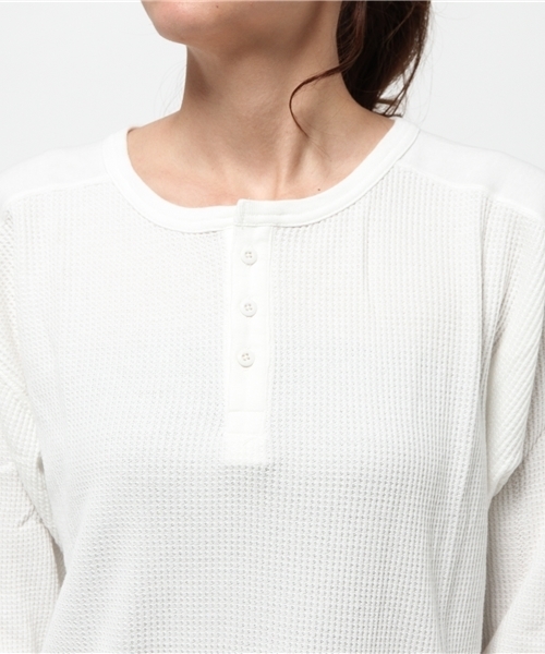 DOUBLE NAME（ダブルネーム）の「ヘンリーネックワッフルプルオーバー（Tシャツ/カットソー・レディース・オフホワイト/杢グレー/カーキ・FREE）」の7枚目の写真