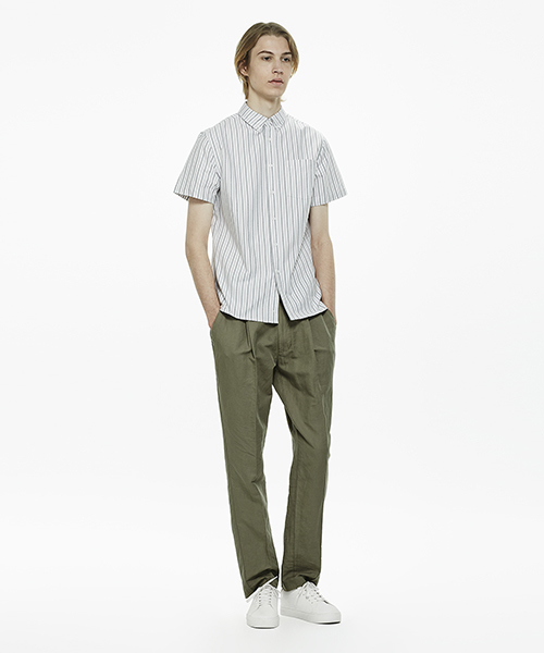Saturdays NYC（サタデーズ ニューヨークシティ ）の「Esquina Stripe Oxford Short Sleeve Shirt（シャツ/ブラウス・メンズ・ピンク/ネイビー・S/X-SMALL/M/L）」の3枚目の写真