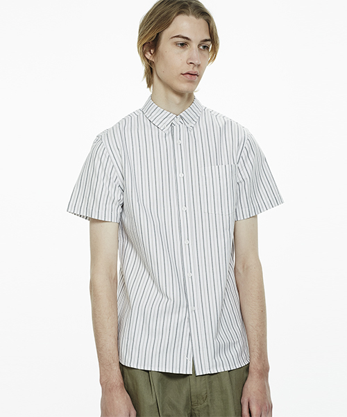 Saturdays NYC（サタデーズ ニューヨークシティ ）の「Esquina Stripe Oxford Short Sleeve Shirt（シャツ/ブラウス・メンズ・ピンク/ネイビー・S/X-SMALL/M/L）」の4枚目の写真
