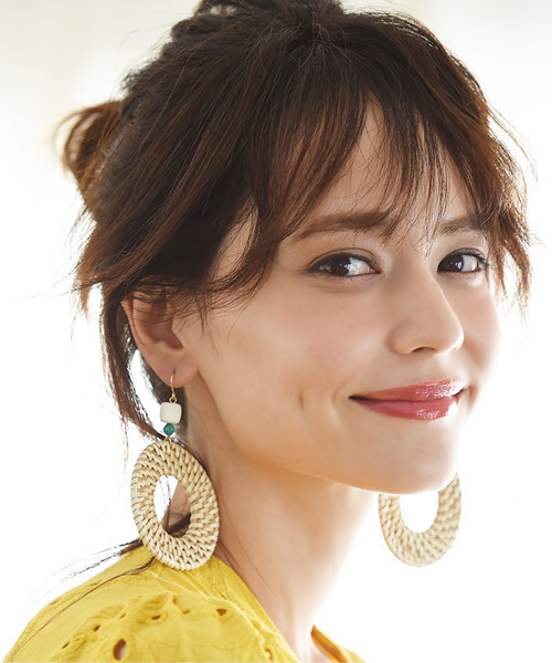 Luz Llena(ラズレナ)の「ラタン素材サークルピアス(ピアス(両耳用)・レディース・ホワイト/ピンク・フリ-)」の1枚目の写真