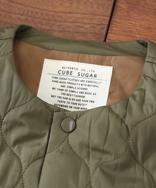 CUBE SUGAR(キューブシュガー)の「中綿キルト ミリタリーベスト(ベスト・レディース・カーキ/ネイビー・M)」の7枚目の写真