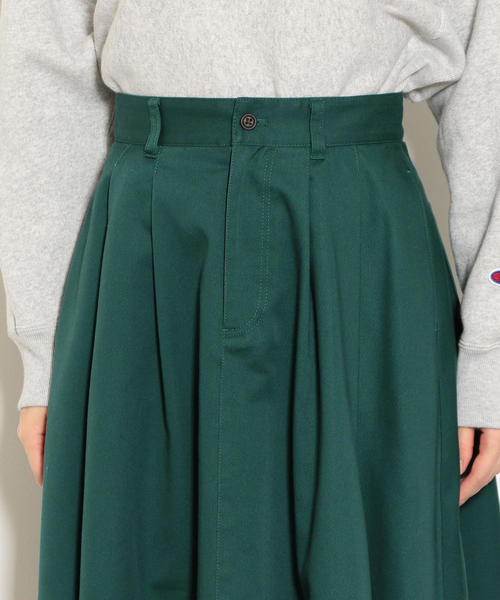 green label relaxing(グリーンレーベルリラクシング)の「NFC タック フレア ボリューム チノ スカート(スカート・レディース・ベージュ/ネイビー/ダークグリーン・38/36)」の12枚目の写真