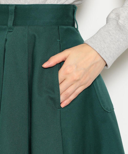 green label relaxing(グリーンレーベルリラクシング)の「NFC タック フレア ボリューム チノ スカート(スカート・レディース・ベージュ/ネイビー/ダークグリーン・38/36)」の11枚目の写真