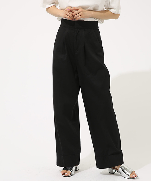 AZUL by moussy(アズールバイマウジー)の「イージーチノワイドPT(チノパンツ・レディース・ベージュ/ブラウン/ブラック・MEDIUM/SMALL)」の2枚目の写真