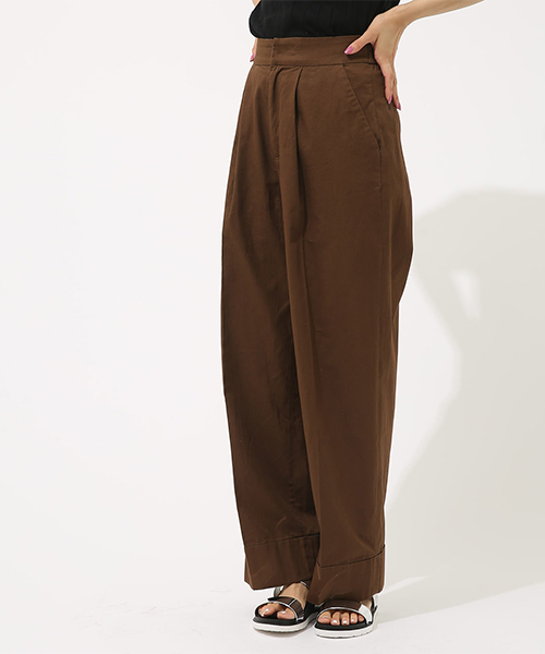 AZUL by moussy(アズールバイマウジー)の「イージーチノワイドPT(チノパンツ・レディース・ベージュ/ブラウン/ブラック・MEDIUM/SMALL)」の11枚目の写真