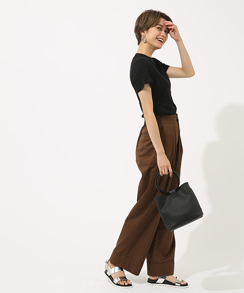 AZUL by moussy(アズールバイマウジー)の「イージーチノワイドPT(チノパンツ・レディース・ベージュ/ブラウン/ブラック・MEDIUM/SMALL)」の10枚目の写真