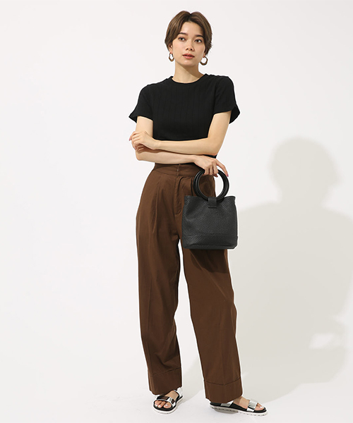 AZUL by moussy(アズールバイマウジー)の「イージーチノワイドPT(チノパンツ・レディース・ベージュ/ブラウン/ブラック・MEDIUM/SMALL)」の9枚目の写真