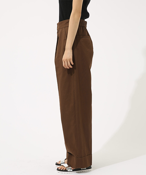 AZUL by moussy(アズールバイマウジー)の「イージーチノワイドPT(チノパンツ・レディース・ベージュ/ブラウン/ブラック・MEDIUM/SMALL)」の7枚目の写真