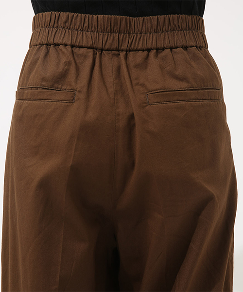 AZUL by moussy(アズールバイマウジー)の「イージーチノワイドPT(チノパンツ・レディース・ベージュ/ブラウン/ブラック・MEDIUM/SMALL)」の4枚目の写真