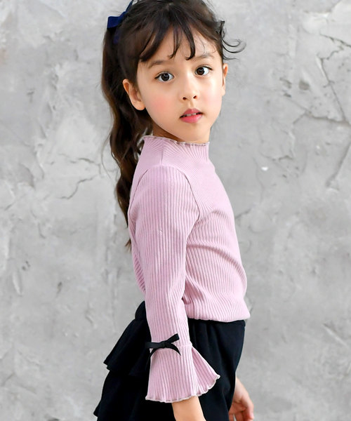 Bee des Bee（ビーデスビー）の「メロウハイネック フレア袖トップス（Tシャツ/カットソー・キッズ・ホワイト/ライトブルー/ブラック/ブラウン/ワイン/ピンク/ベージュ/キャメル/ピンクベージュ/マスタード/ダークグリーン/シルバー系その他/ラベンダー/ネイビー/チョコ/ブラック系/ブルーグレー/ミント/ピンク系・110cm/100cm/120cm/130cm/140cm/150cm）」の16枚目の写真