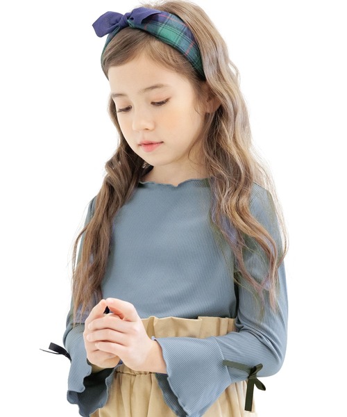 Bee des Bee（ビーデスビー）の「メロウハイネック フレア袖トップス（Tシャツ/カットソー・キッズ・ホワイト/ライトブルー/ブラック/ブラウン/ワイン/ピンク/ベージュ/キャメル/ピンクベージュ/マスタード/ダークグリーン/シルバー系その他/ラベンダー/ネイビー/チョコ/ブラック系/ブルーグレー/ミント/ピンク系・110cm/100cm/120cm/130cm/140cm/150cm）」の5枚目の写真